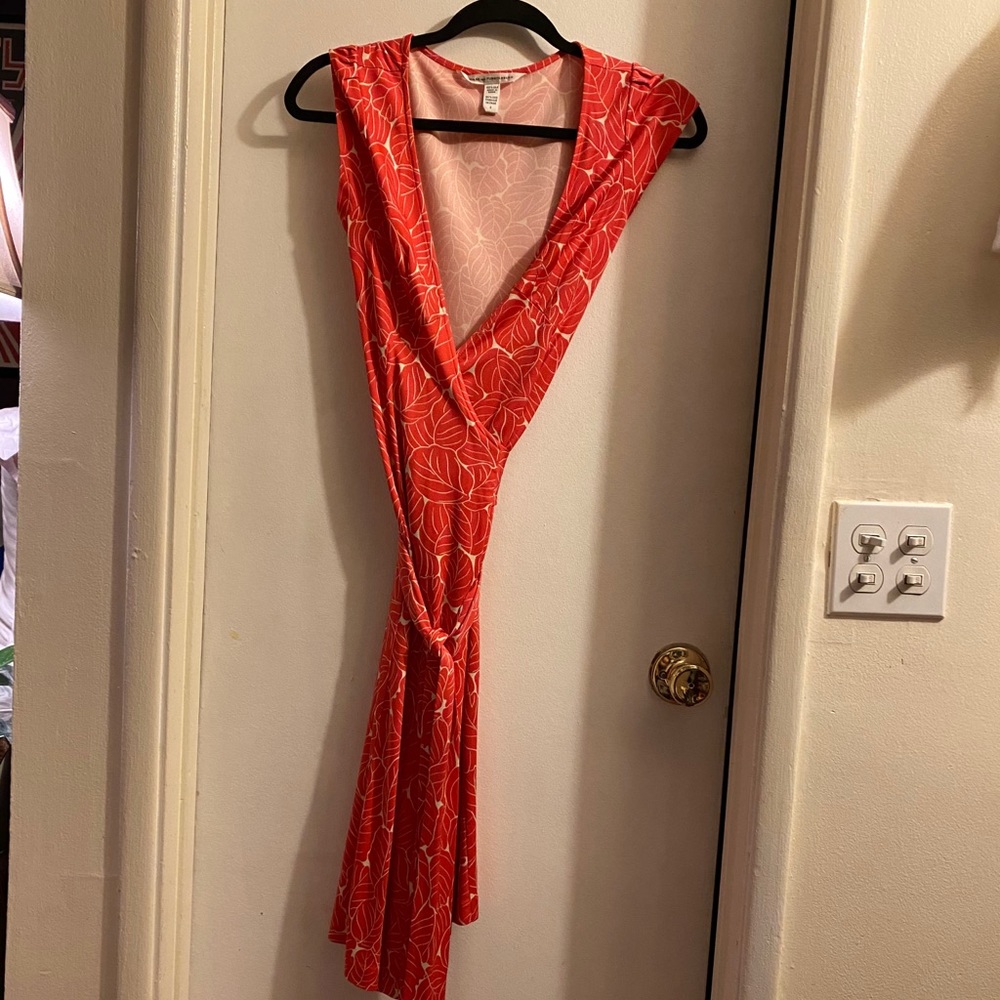 DVF Sill wrap dress size 0. Excellent condition.